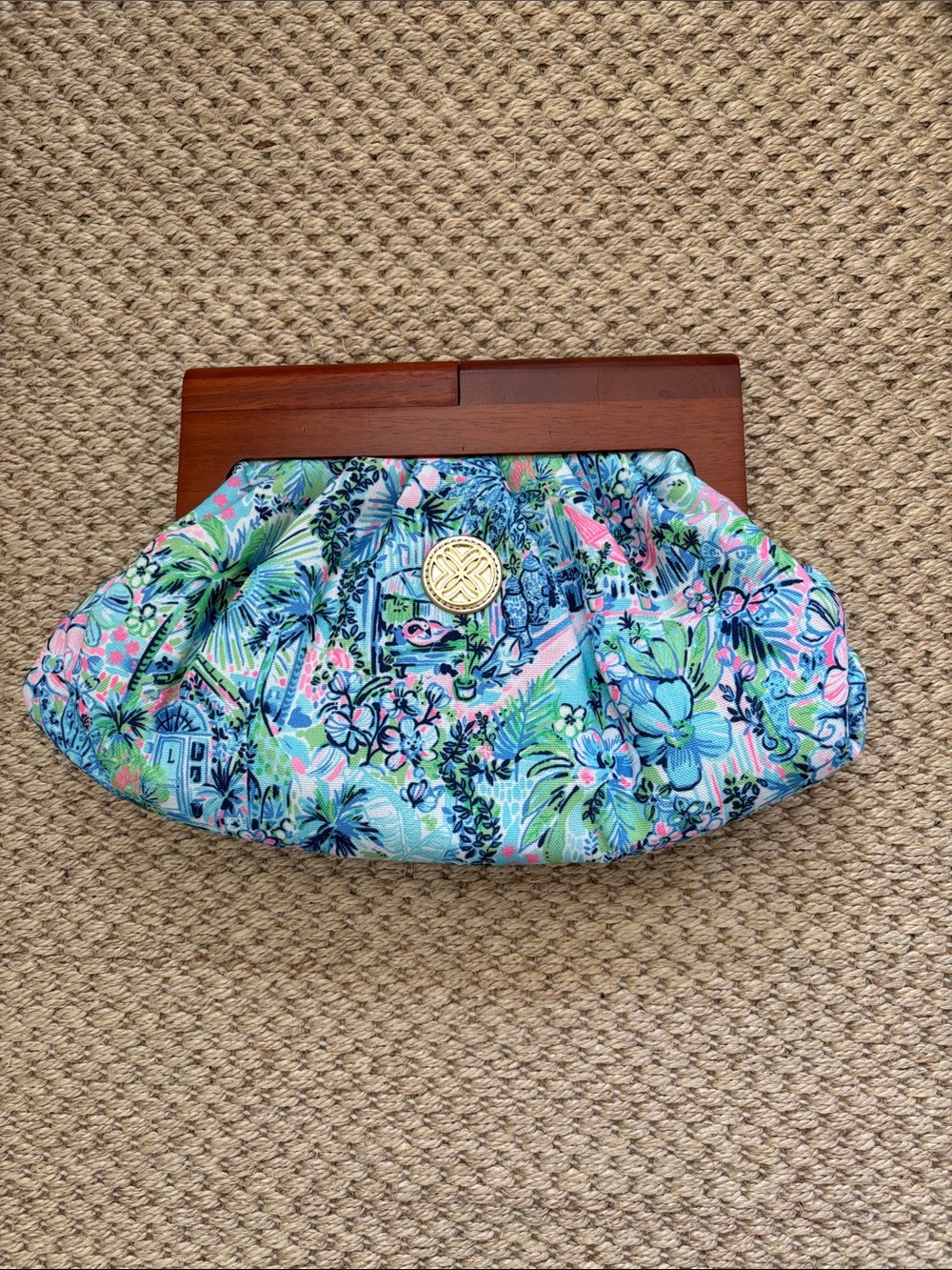 Lilly Pulitzer Wood Handle Cluth